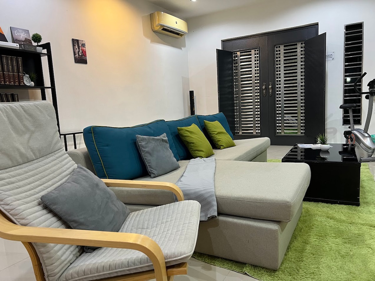Permas Homestay - a spacious and cozy living space