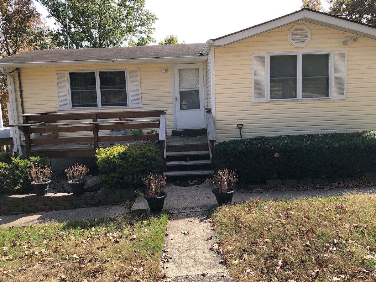 Cheerful 2 bedroom Farmhouse in Bloomsdale