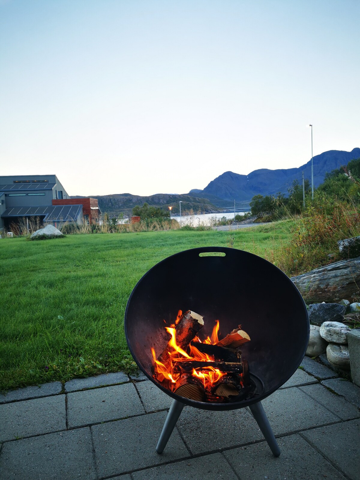 Familievennlig hus med god plass både inne og ute.