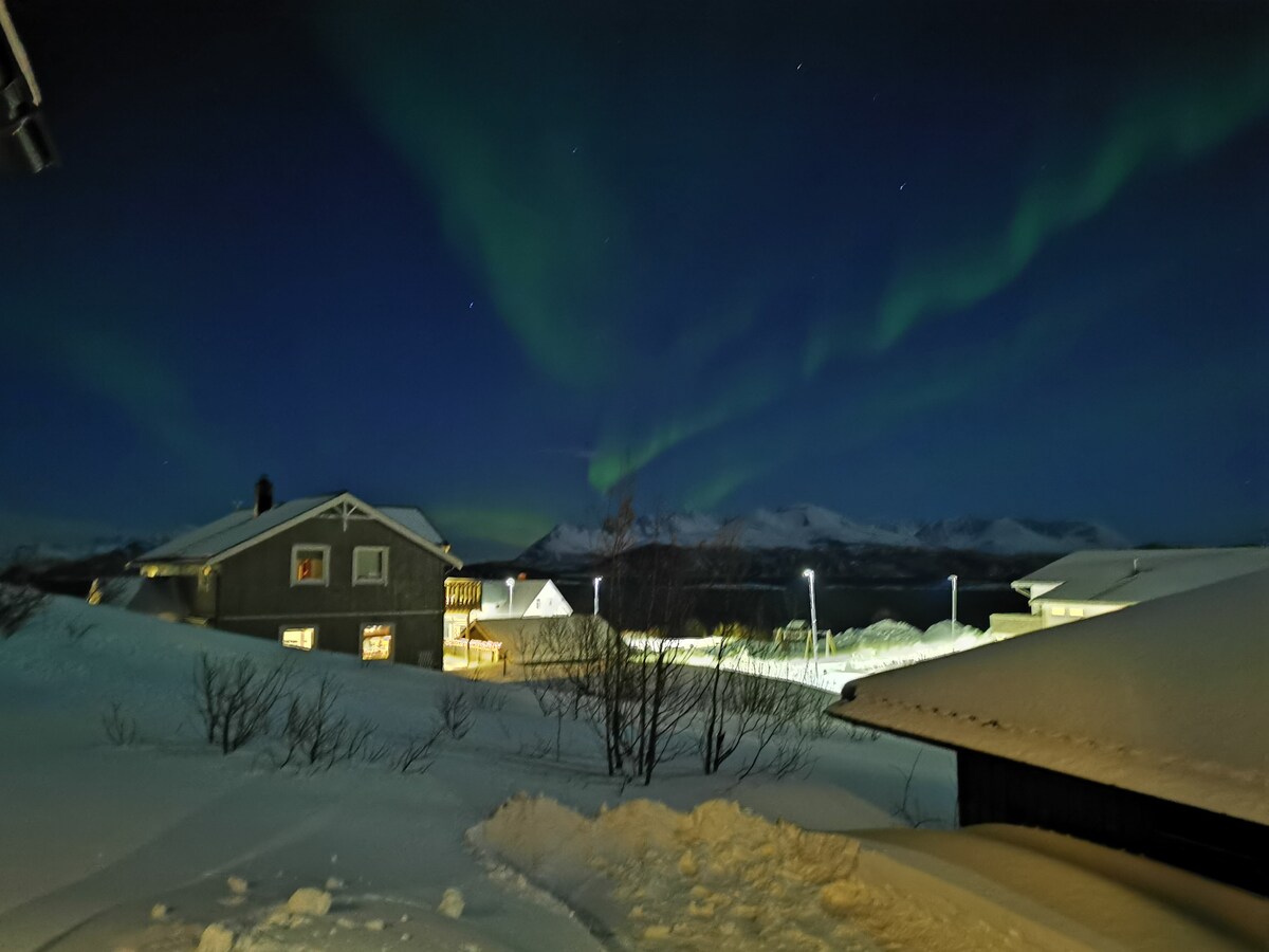 Familievennlig hus med god plass både inne og ute.