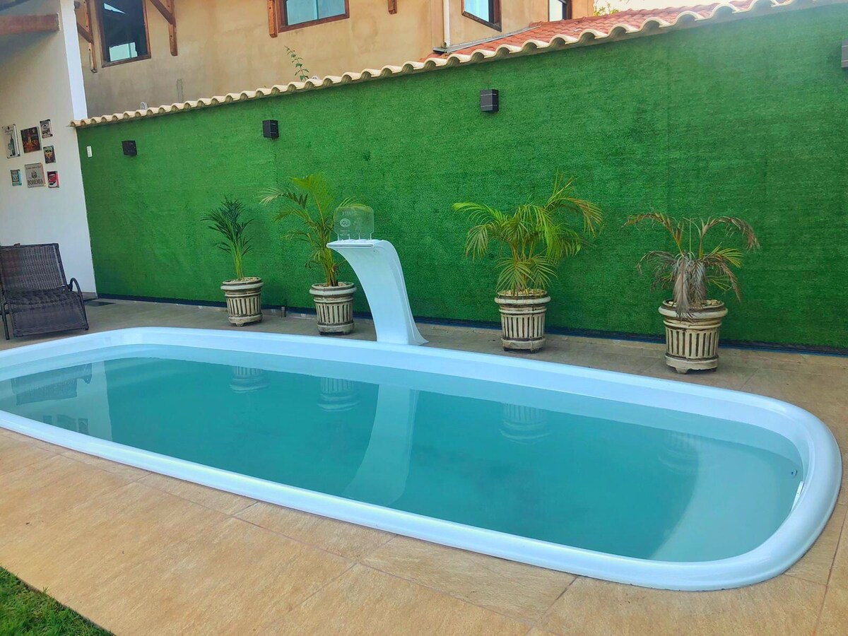 Chalé aconchegante com piscina e área verde!