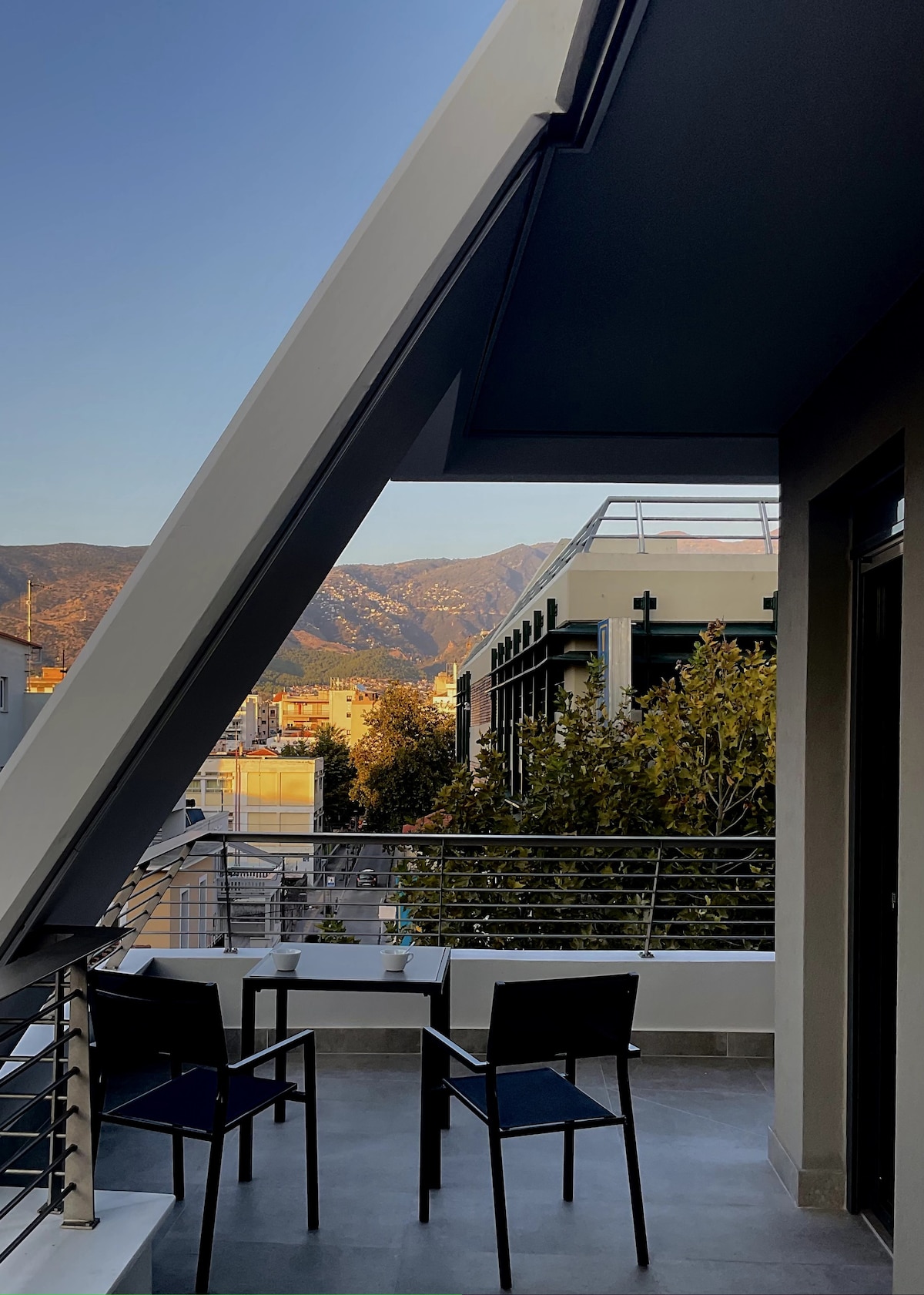 位于Volos中心的Aeson令人惊叹的景观屋顶套房！