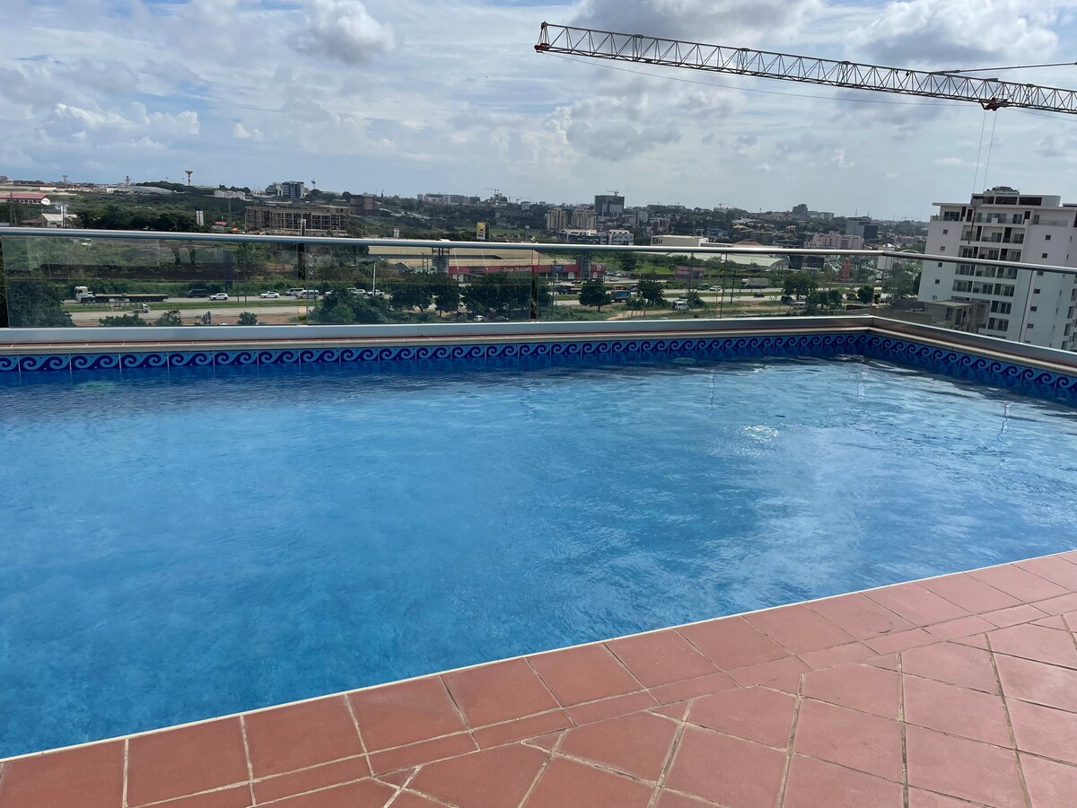 1 bedroom with roof top pool