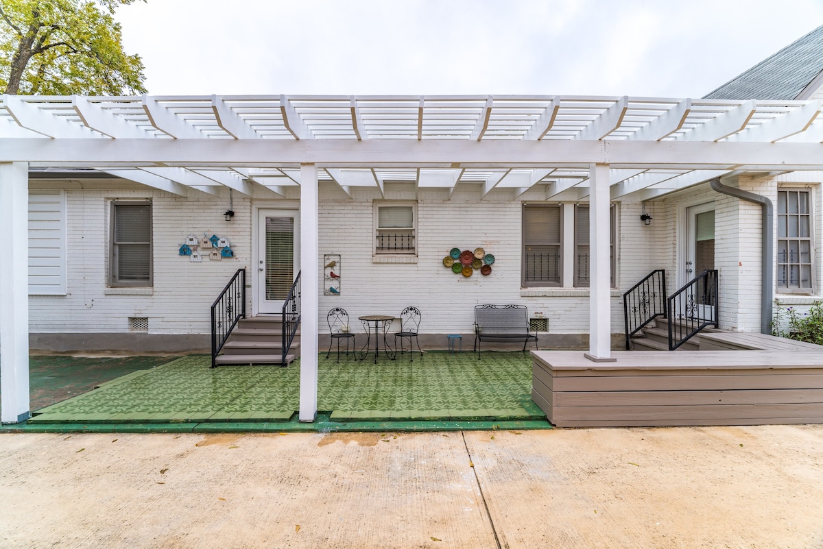 3 BR, 2 Baths, Pets, Historical home + close to DT