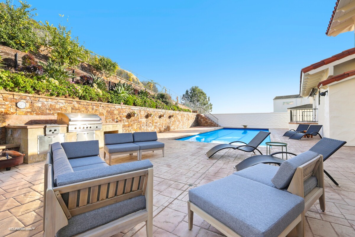 Ocean view oasis with pool in Cardiff by the Sea