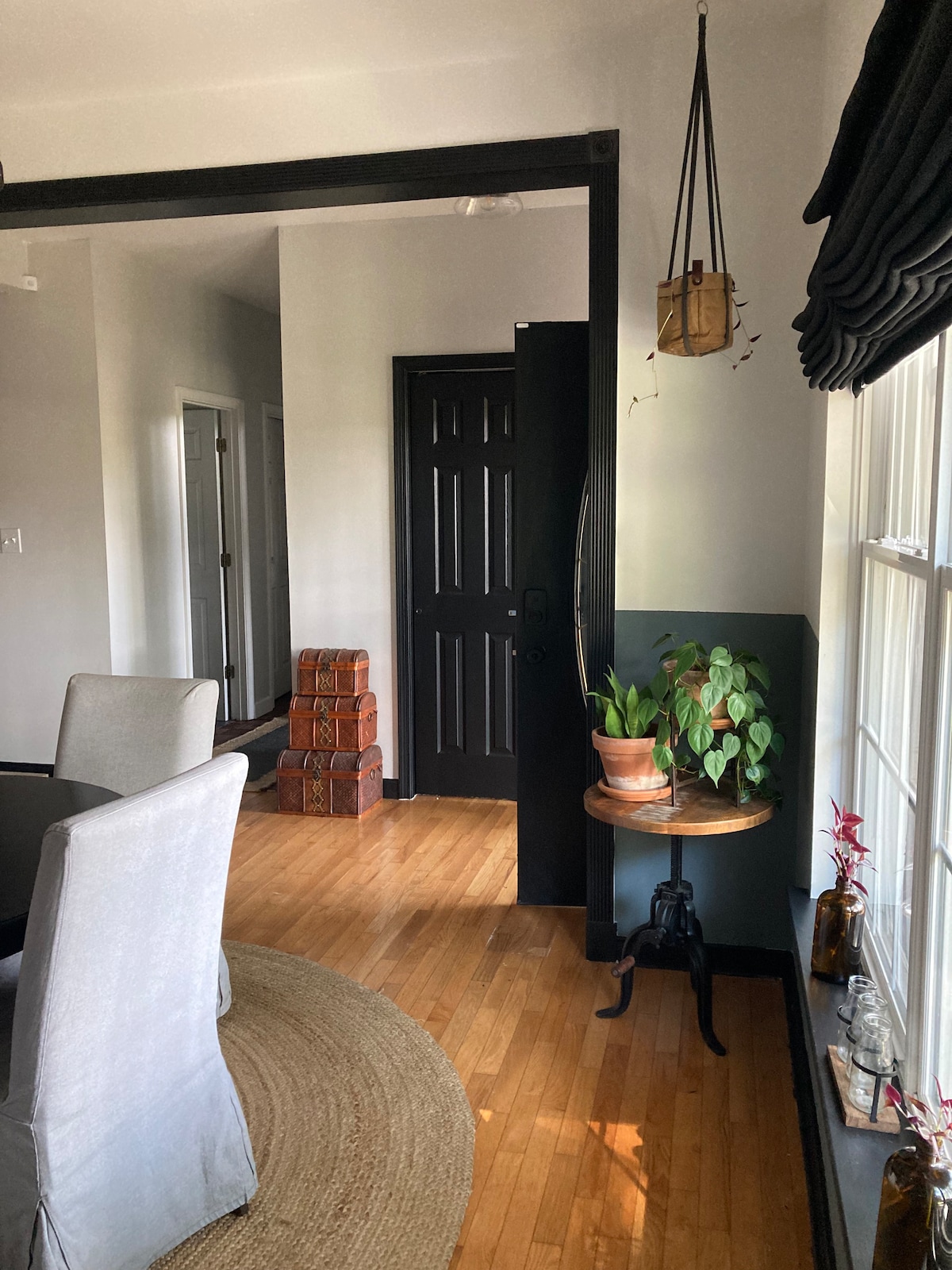 Sunny modern private room in shared house