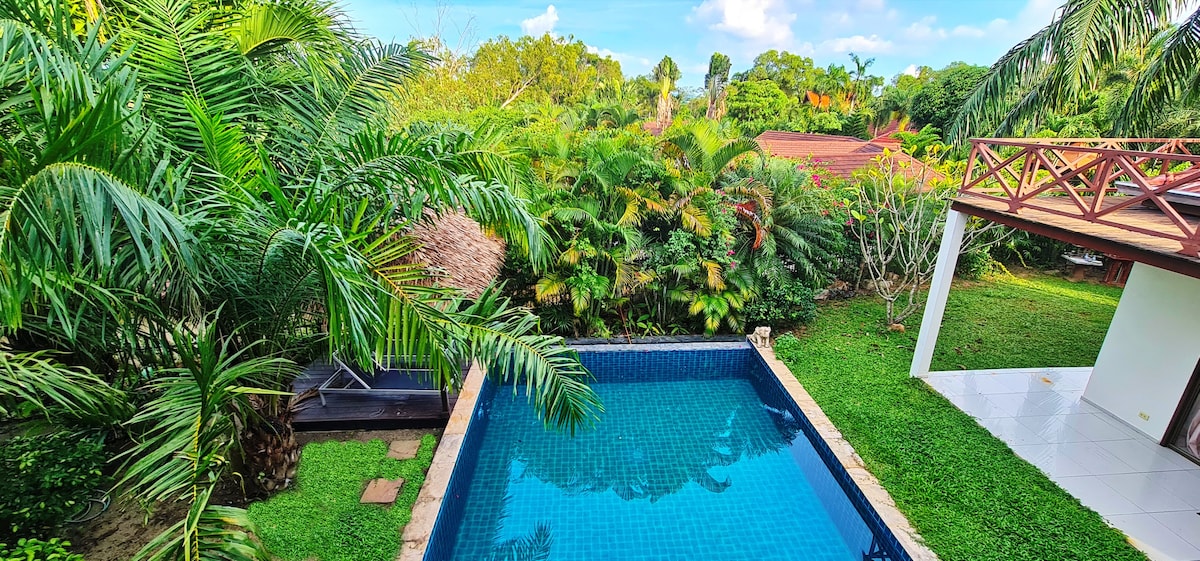 热带花园美丽的6卧室芭堤雅泳池别墅