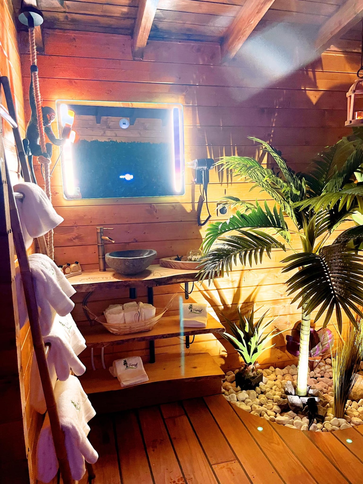 带私人水疗的热带度假木屋