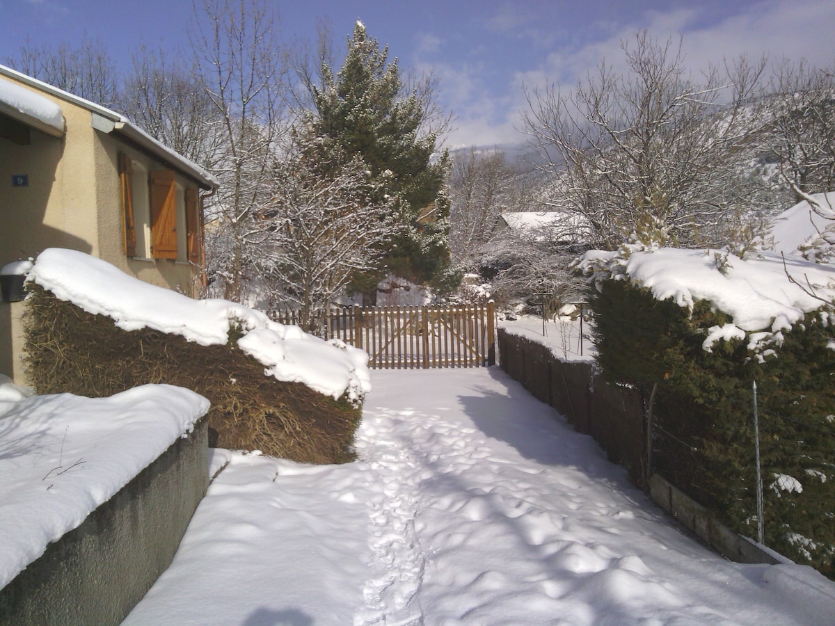 Acogedora casa con jardín privado en el Pirineo