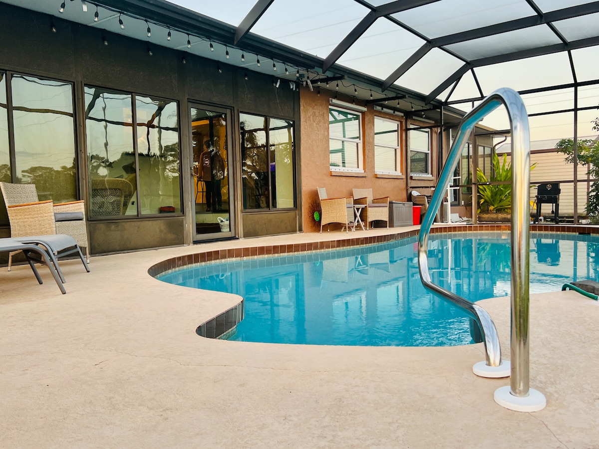 Heated Saltwater Pool + Only 2.5 mile to Beach!