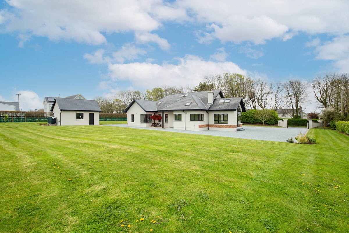 Highroad House On The Coast of Wexford Ireland