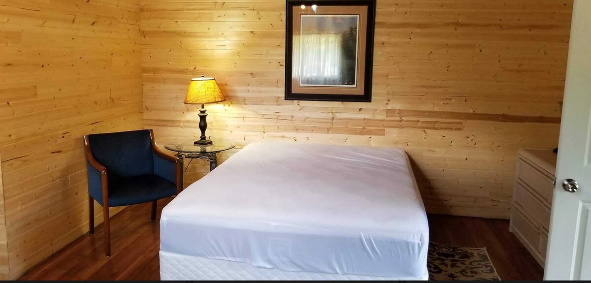 Montcalm Suite Cabin