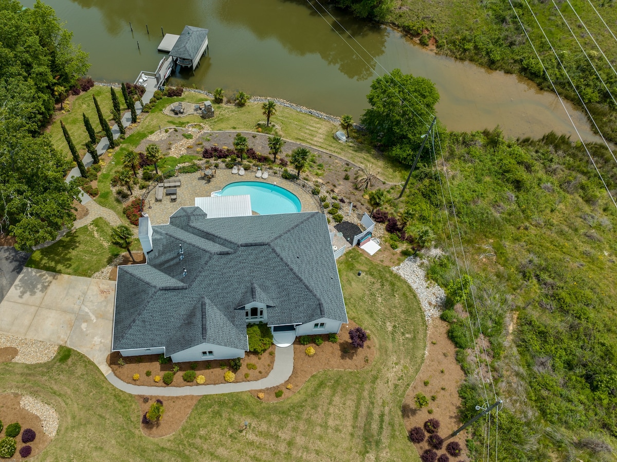 Beautiful Lake Front Home with Pool and Hot Tub