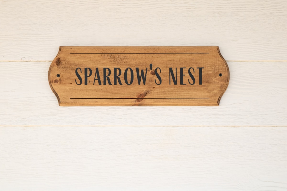 Sparrows Nest by Olde Orchard Cottages