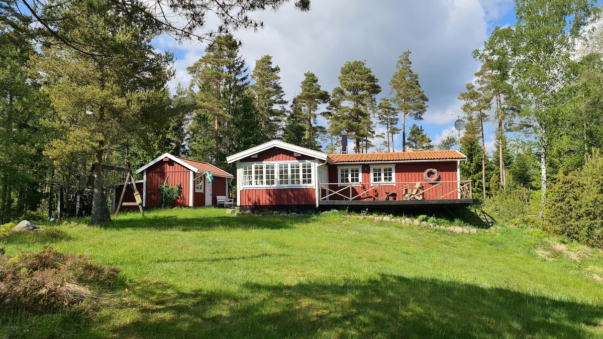 Krokån Ferienhaus mit Uferlinie und Angelrecht