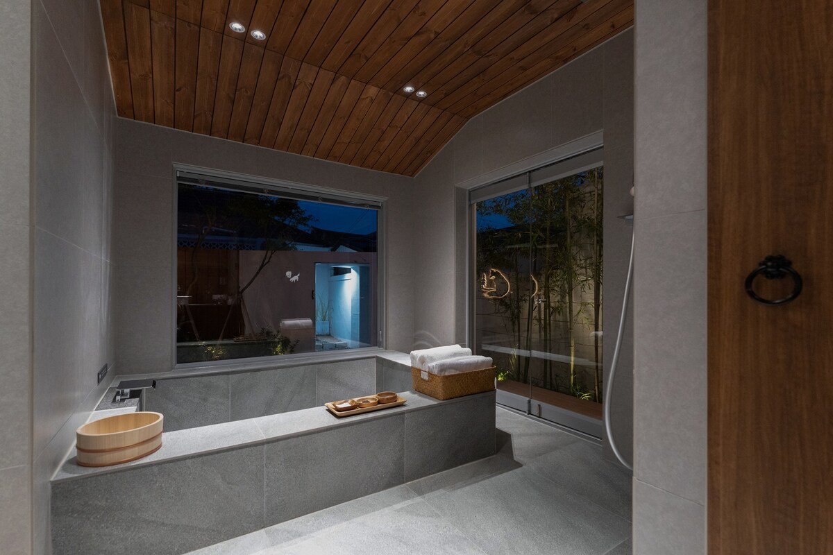 Private Hanok with big bathtub, 2nd house