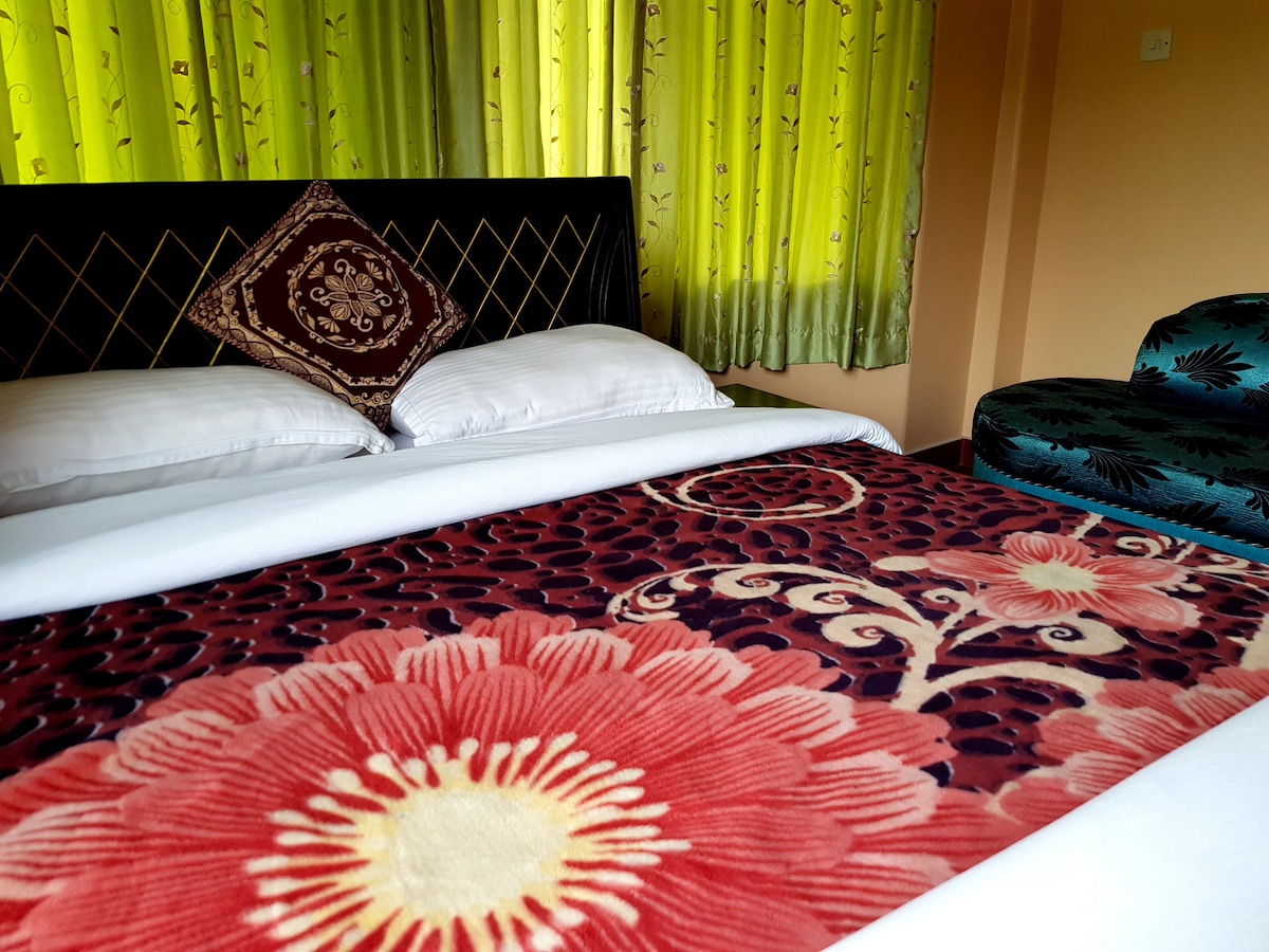 Fresh, clean & comfy room at Hotel Diplomat