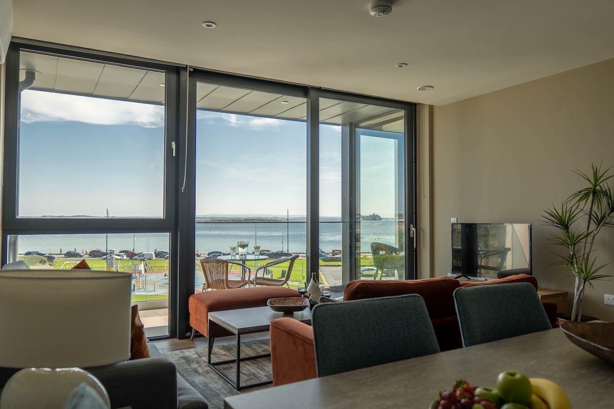 Exclusive Luxury Seafront 2 Bedroom Apartment