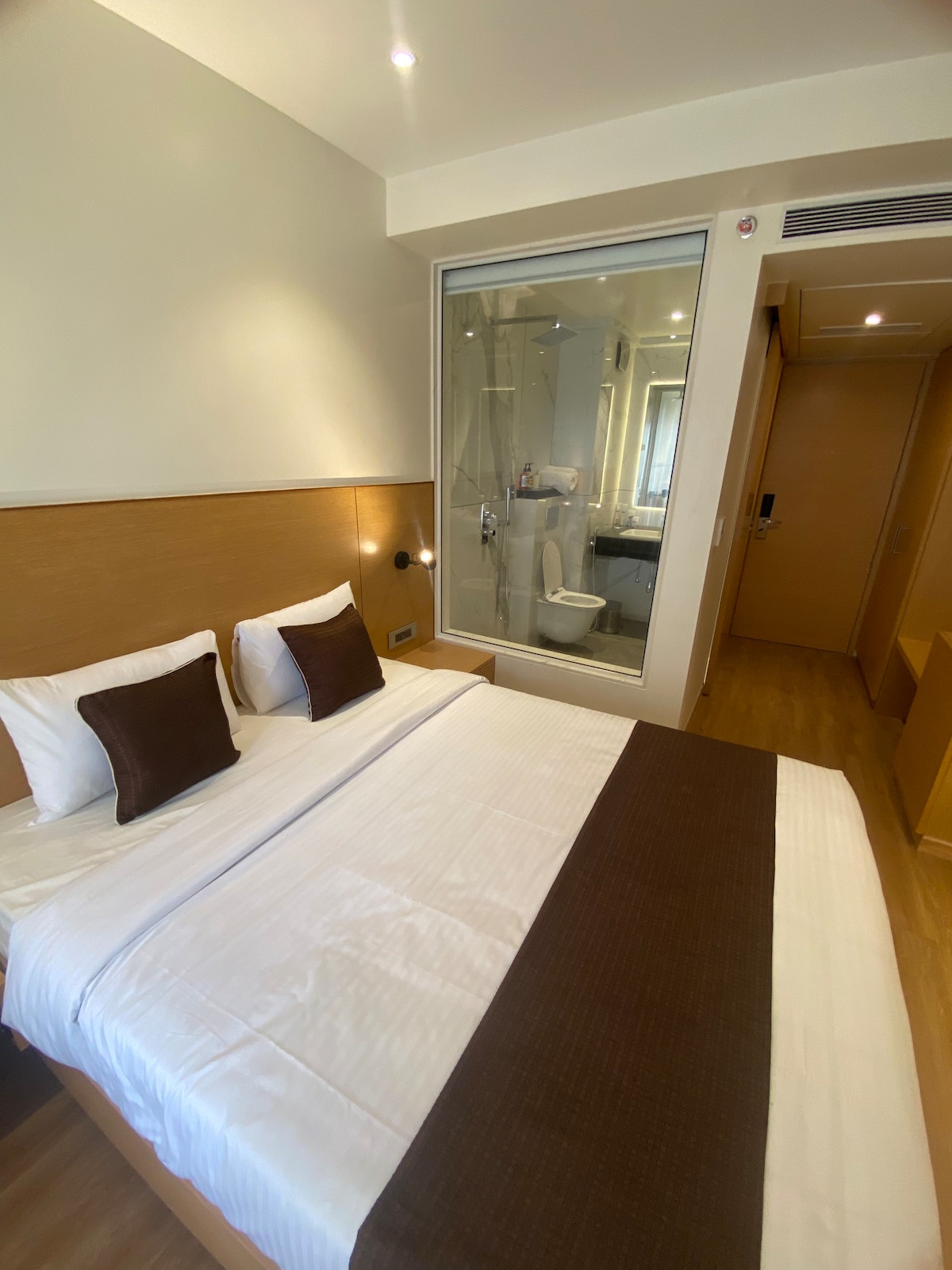 Spacious Bedroom in Boutique Hotel @ Ghansoli