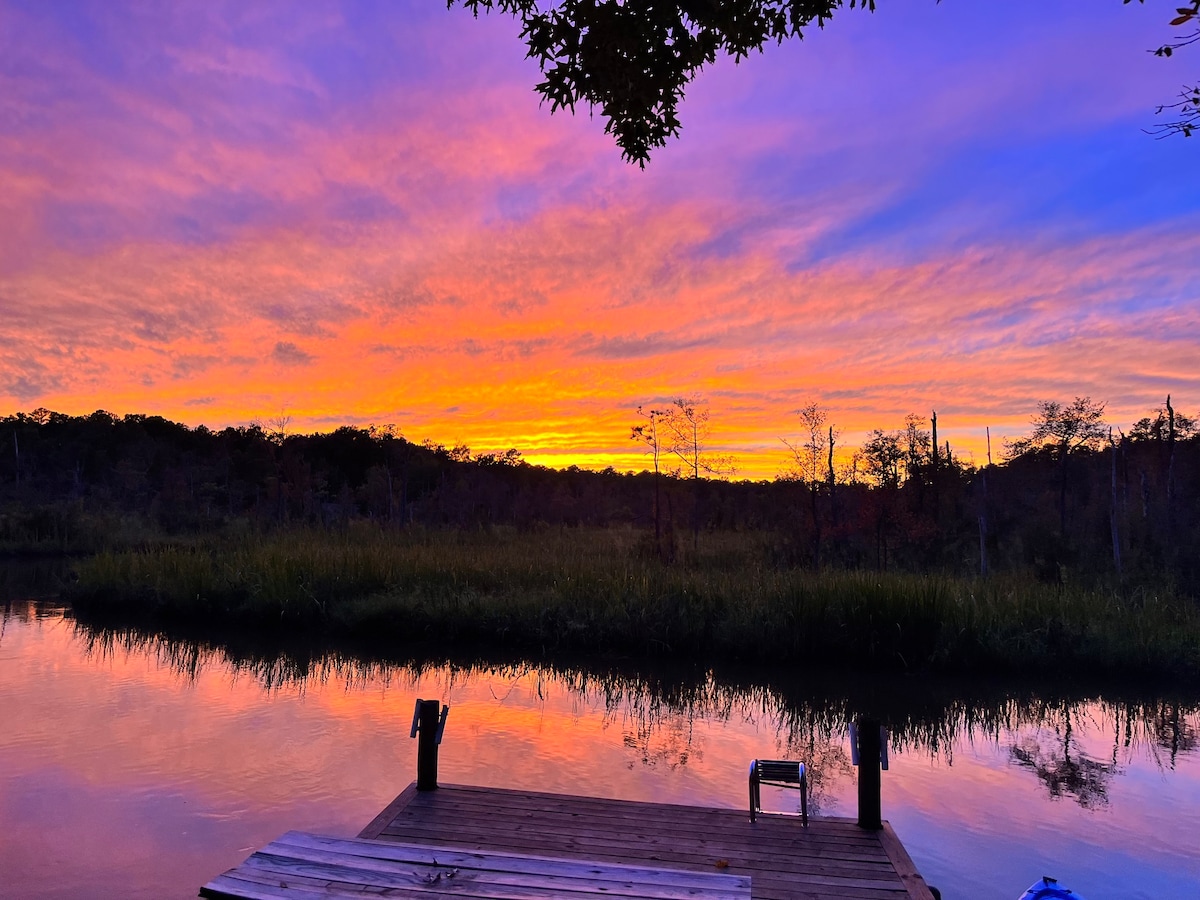 带热水浴缸的Creekside Cottage Retreat ！