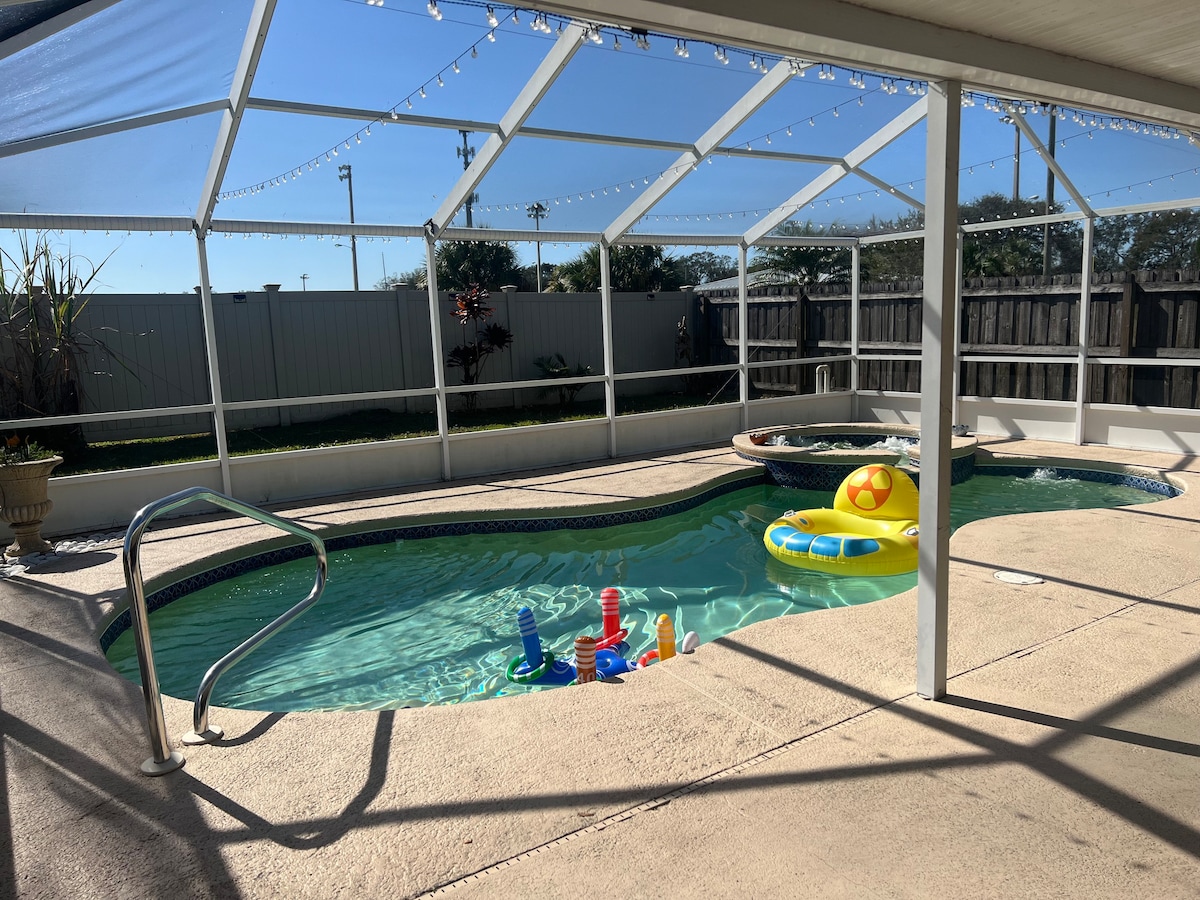 Tampa heat pool /hot tub lake view near airport