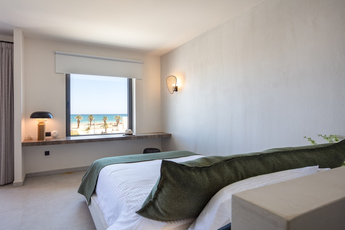 Exclusive Sea View Suite & Free Parking
