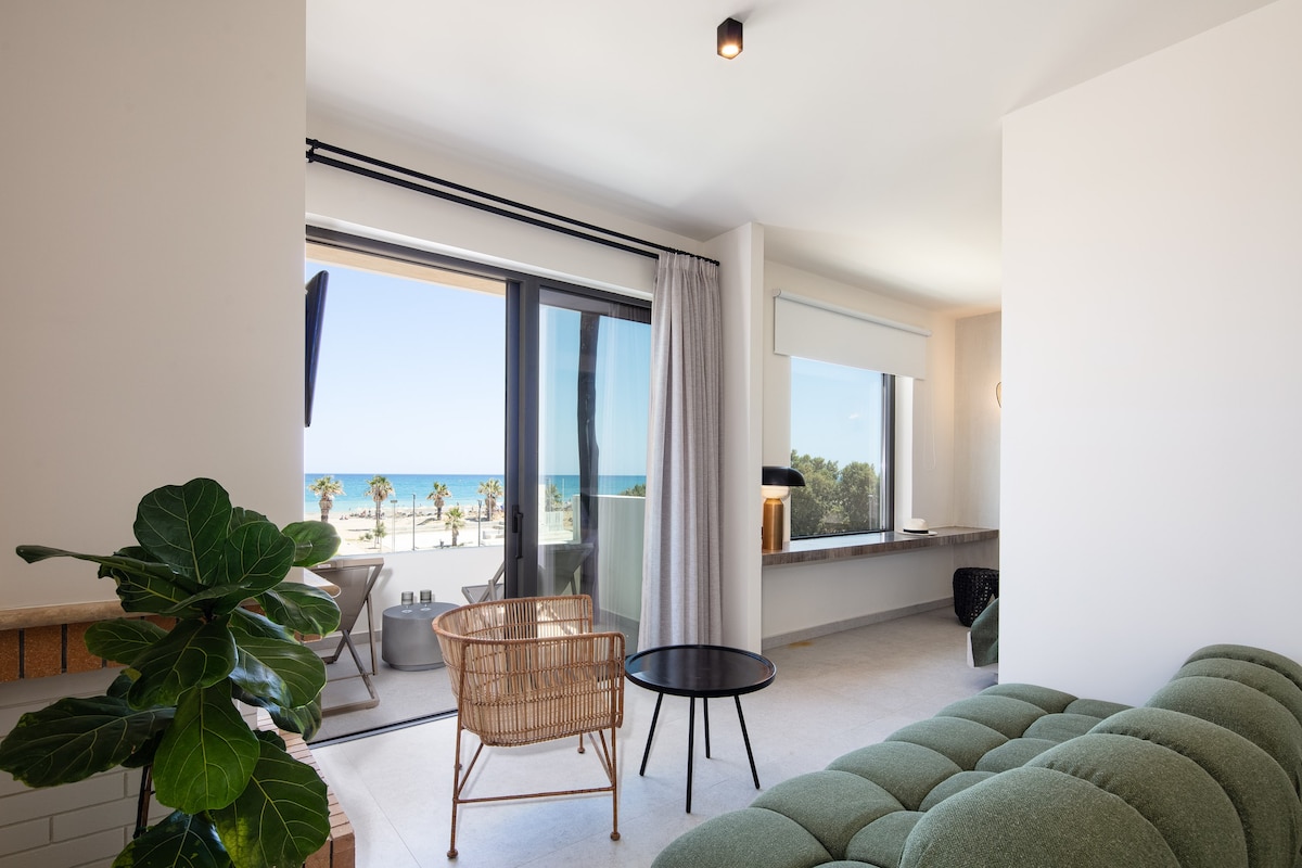 Exclusive Sea View Suite & Free Parking