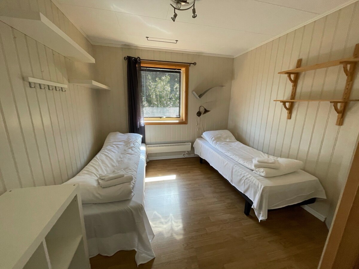 Hjemmekoselig hus  på Dolmøya - 5 soverom og 2 bad