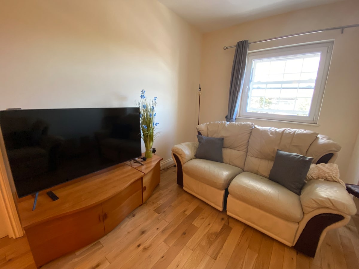 1 bed flat with parking