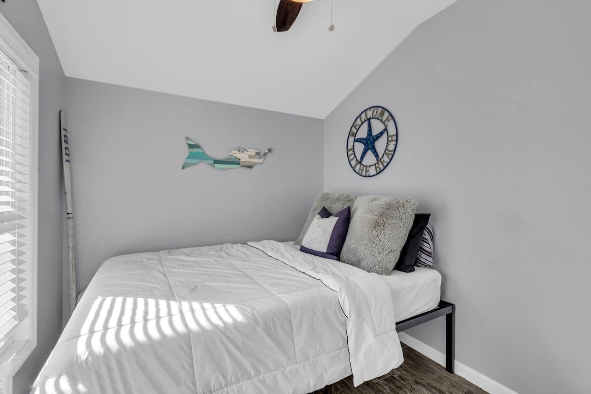 Benny Bungalow 3卧室，距离海滩和海湾2个街区。