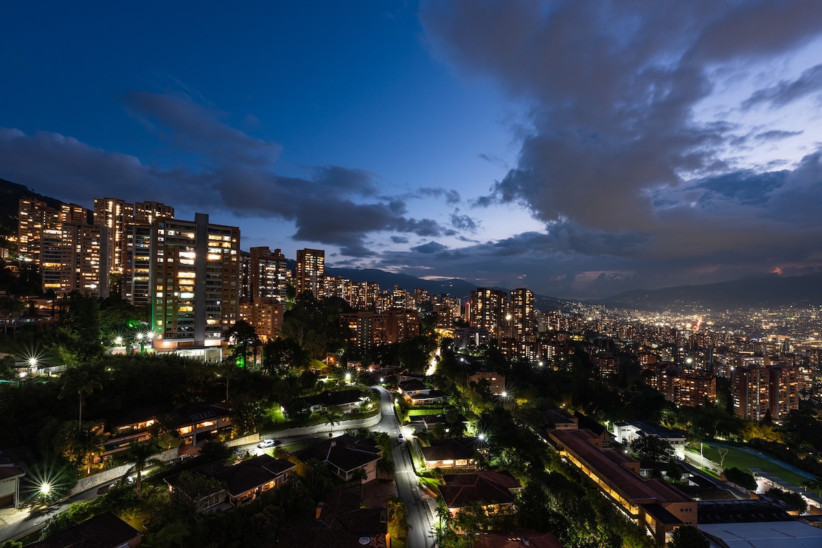 Stunning views from 25th-floor condo! El Poblado!