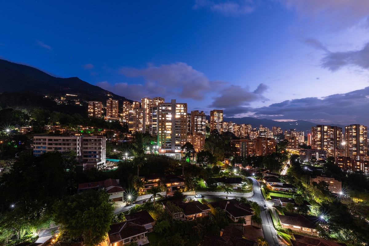 Stunning views from 25th-floor condo! El Poblado!