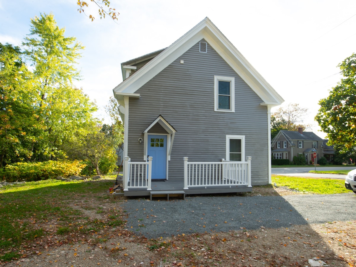 2-Bedroom renovated home on the way to Acadia
