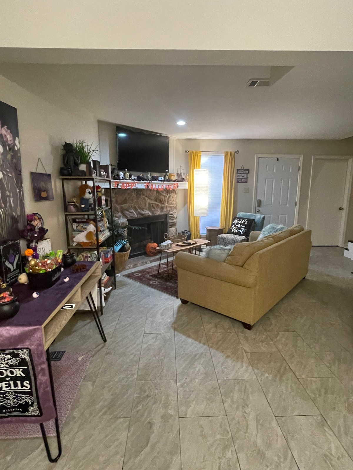 Lovely 2BR condo close to Women’s Hospital