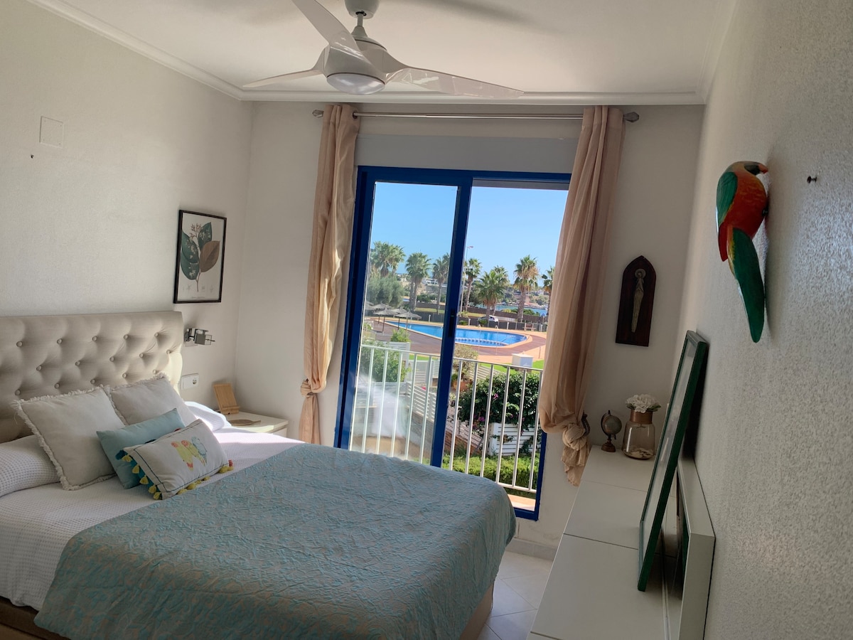 Apartamento con preciosas vistas y piscina