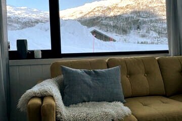 滑雪缆车附近的现代公寓