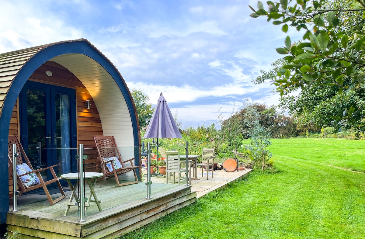 Romantic Hideaway for Two with Hot Tub