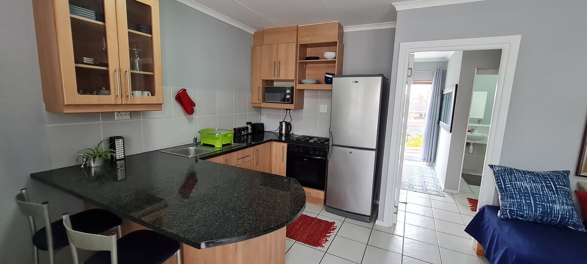 Knysna Sunrise. Cosy 1 bedroom apartment & Parking