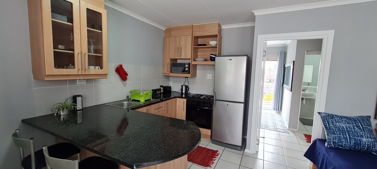 Knysna Sunrise. Cosy 1 bedroom apartment & Parking