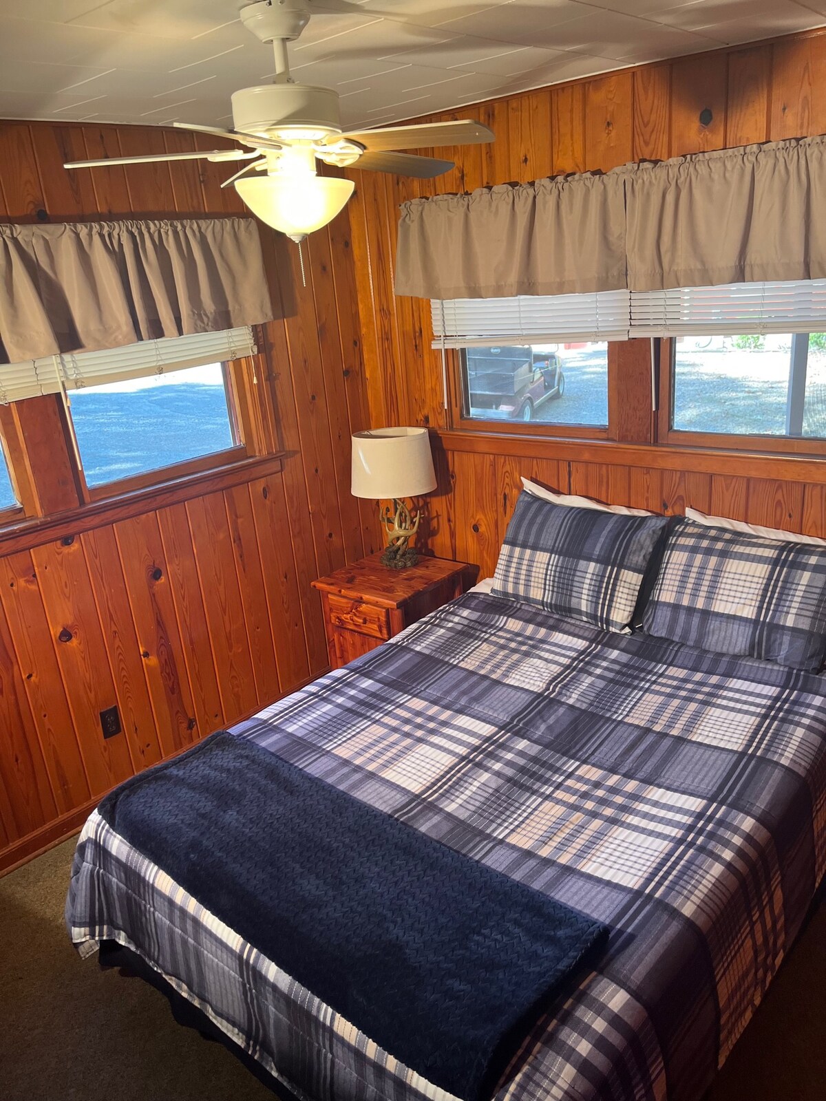 诺福克湖（ Norfork Lake ）舒适的双卧室度假村小木屋。