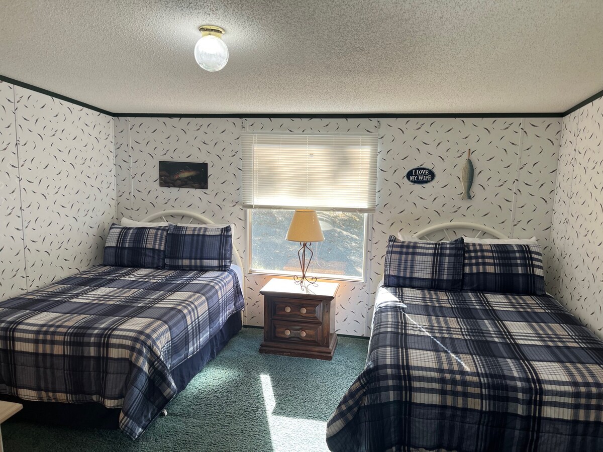 Spacious 3 bedroom resort cabin