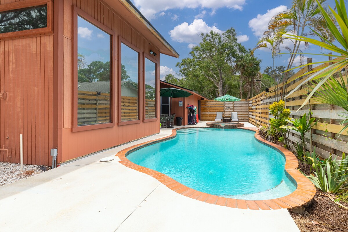 Pet Friendly Tropical Villa, Heated Salt Pool&Spa