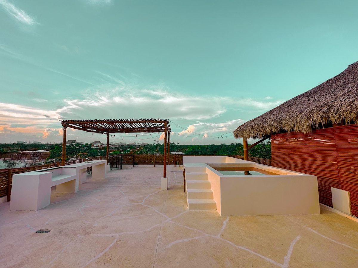 Luxury PH w/Private Jacuzzi , Cenotes, Pools, GYM