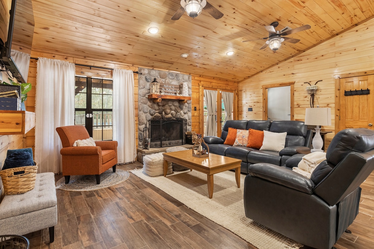Cozy cabin getaway perfect for family and friends