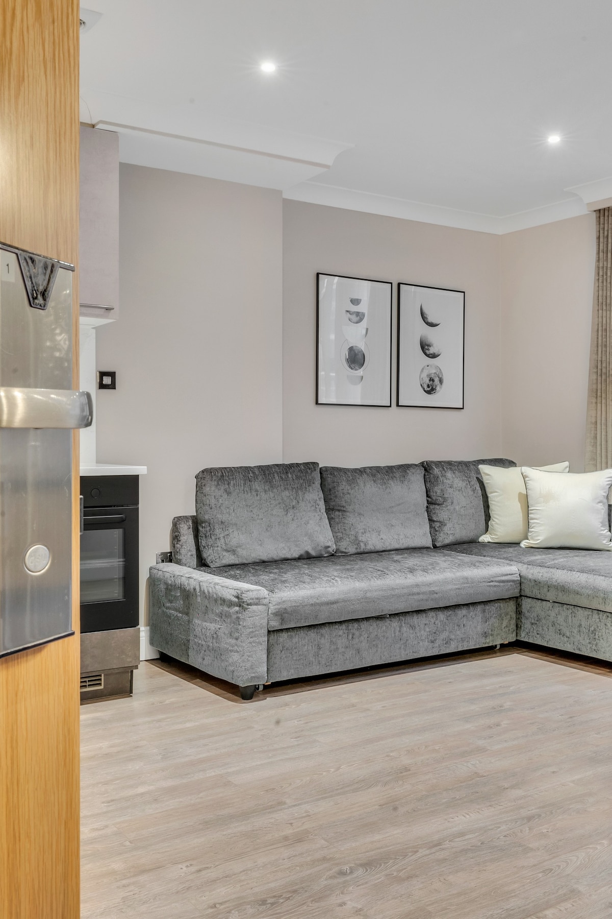 Charming 1-Bedroom Apartments in Farringdon