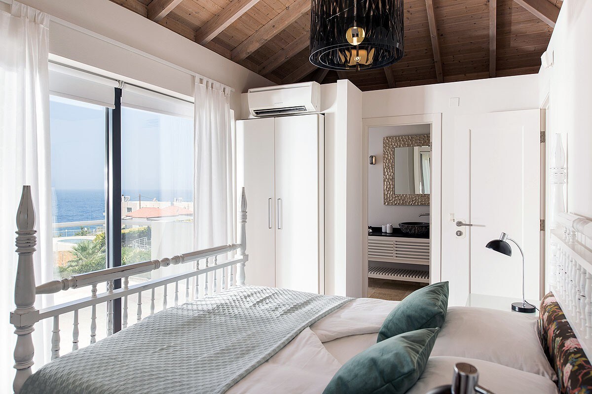 Seafront 4 bedroom villa