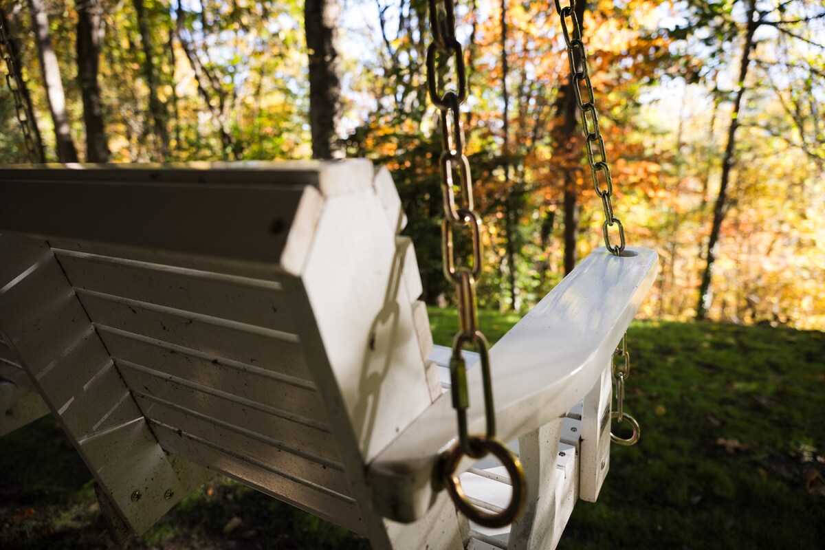 Hidden Mountaintop Suite Near Blue Ridge Parkway