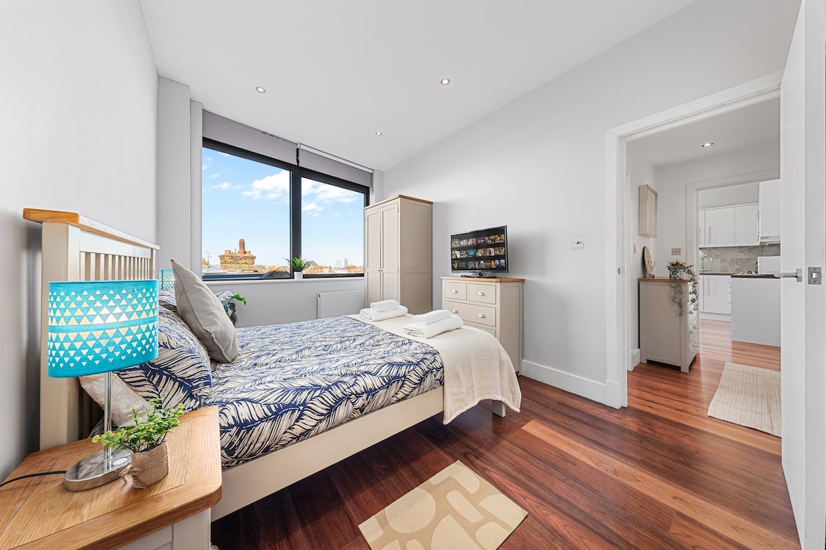 Stunning Two Bedroom Apartment - London (Sleeps 6)