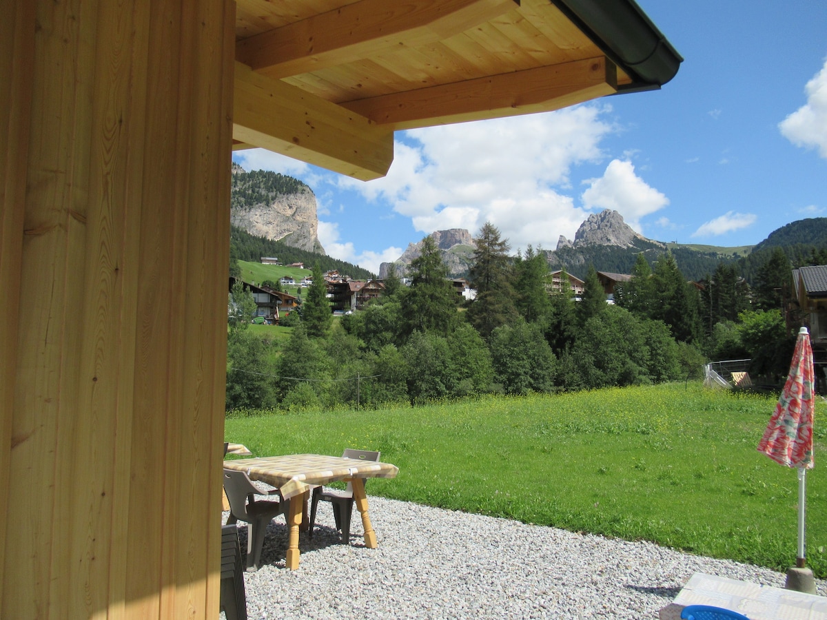 Dumbria, Chalet in the Dolomites ，可供17人入住