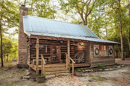 Location! Very Cute Log Cabin on Angelina River